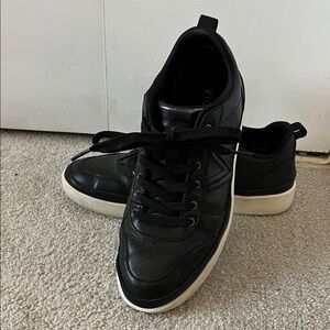 Vionic Black Leather Women’s Sneakers